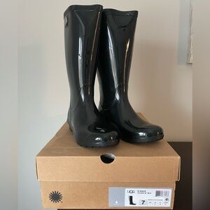 NIB UGG Shaye Rain Boots